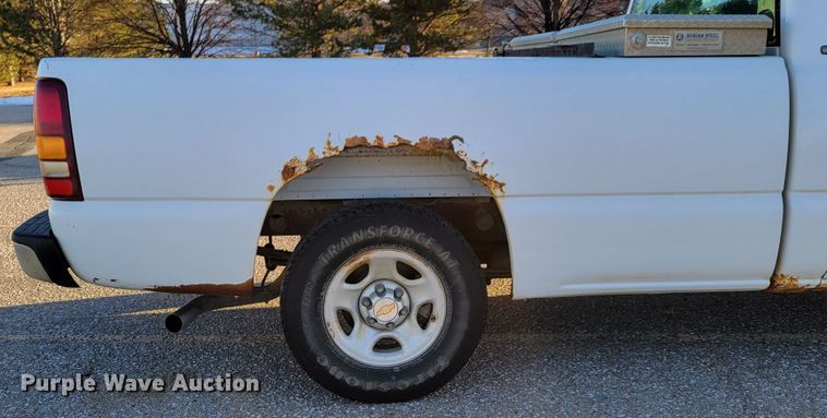 image for item MC9555 2002 Chevrolet Silverado 1500  pickup truck