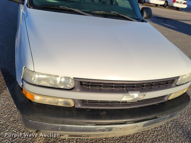 image for item MC9555 2002 Chevrolet Silverado 1500  pickup truck