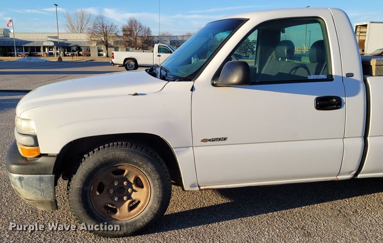 image for item MC9555 2002 Chevrolet Silverado 1500  pickup truck