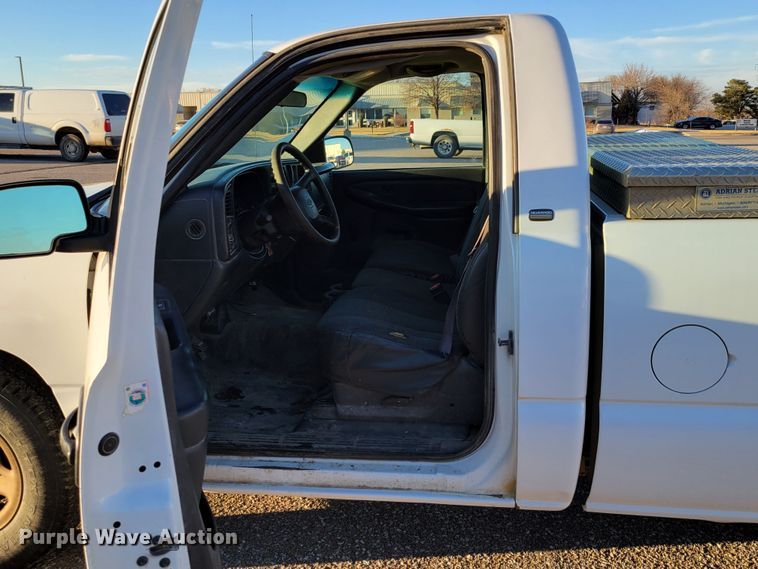 image for item MC9555 2002 Chevrolet Silverado 1500  pickup truck