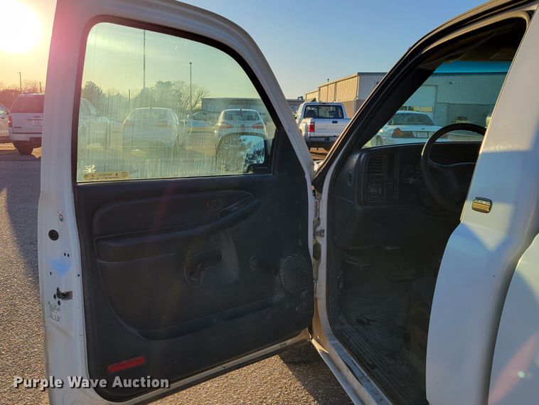 image for item MC9555 2002 Chevrolet Silverado 1500  pickup truck