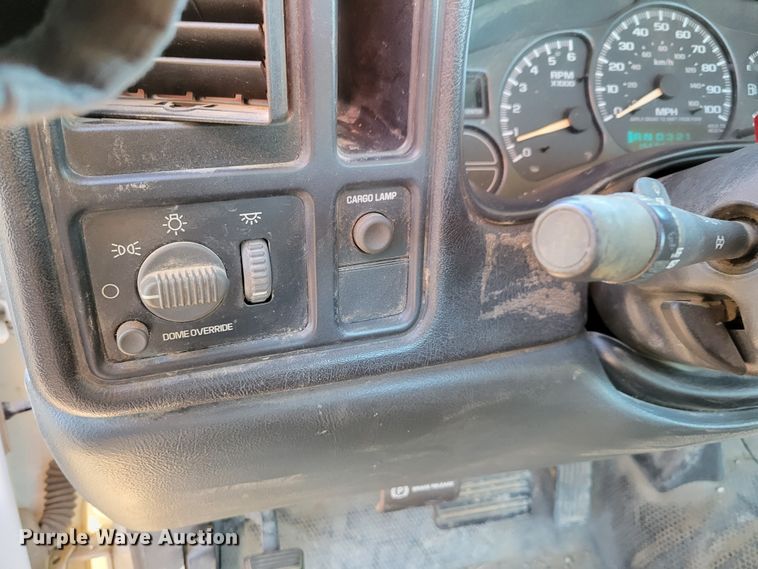 image for item MC9555 2002 Chevrolet Silverado 1500  pickup truck