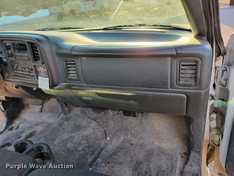 image for item MC9555 2002 Chevrolet Silverado 1500  pickup truck