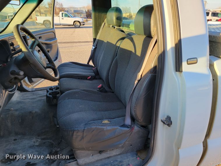 image for item MC9555 2002 Chevrolet Silverado 1500  pickup truck