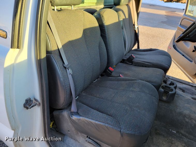 image for item MC9555 2002 Chevrolet Silverado 1500  pickup truck