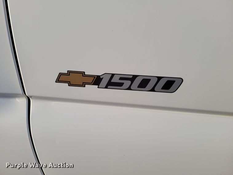 image for item MC9555 2002 Chevrolet Silverado 1500  pickup truck