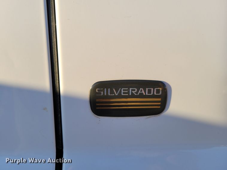 image for item MC9555 2002 Chevrolet Silverado 1500  pickup truck