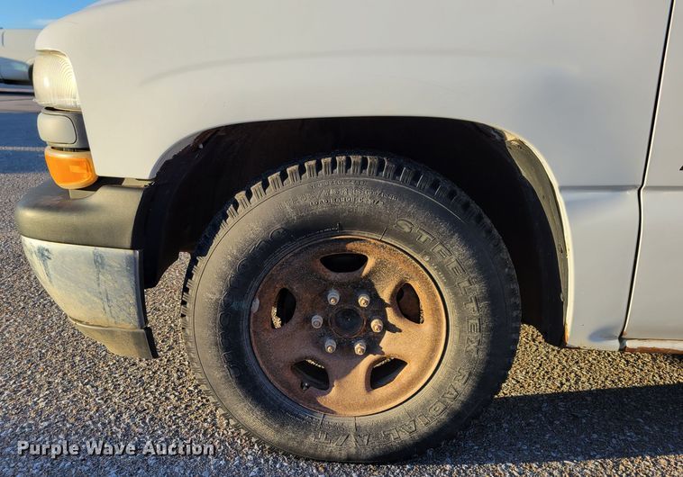 image for item MC9555 2002 Chevrolet Silverado 1500  pickup truck