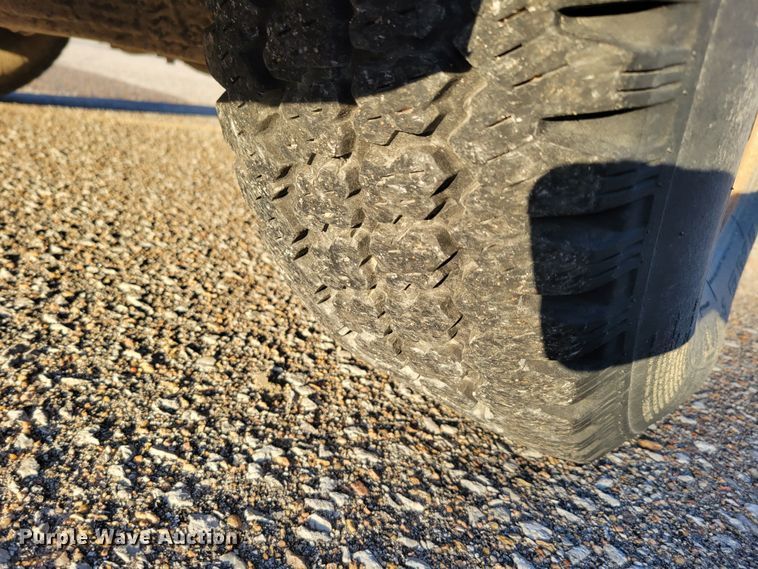 image for item MC9555 2002 Chevrolet Silverado 1500  pickup truck