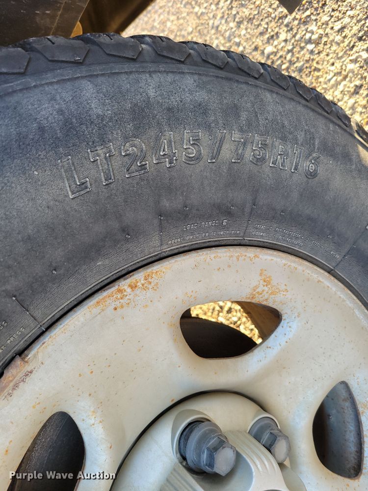 image for item MC9555 2002 Chevrolet Silverado 1500  pickup truck