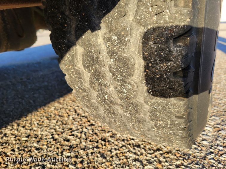 image for item MC9555 2002 Chevrolet Silverado 1500  pickup truck