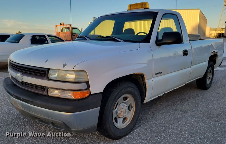 image for item MC9560 1999 Chevrolet Silverado 1500  pickup truck