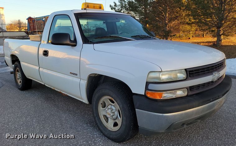 image for item MC9560 1999 Chevrolet Silverado 1500  pickup truck
