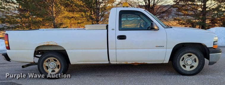 image for item MC9560 1999 Chevrolet Silverado 1500  pickup truck