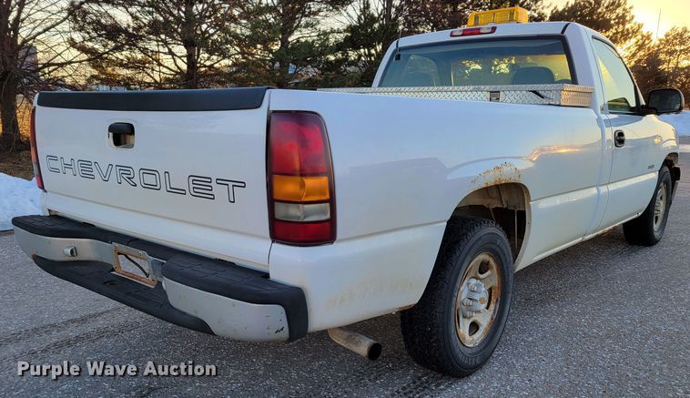 image for item MC9560 1999 Chevrolet Silverado 1500  pickup truck