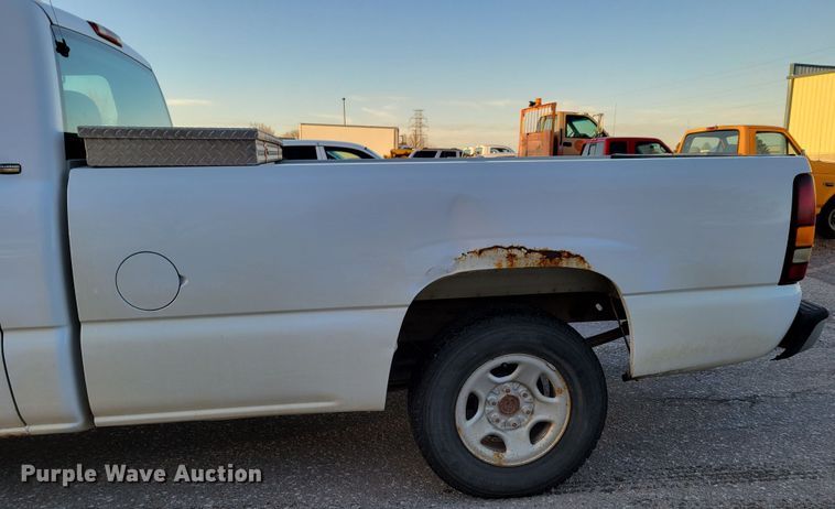 image for item MC9560 1999 Chevrolet Silverado 1500  pickup truck