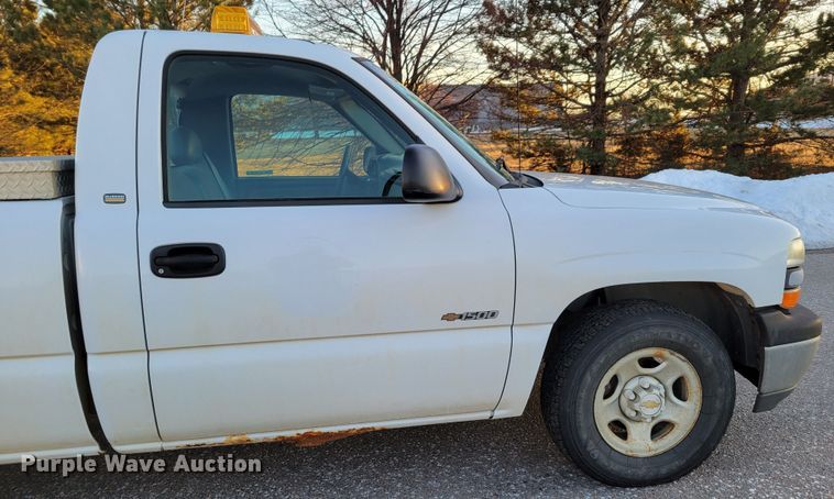 image for item MC9560 1999 Chevrolet Silverado 1500  pickup truck