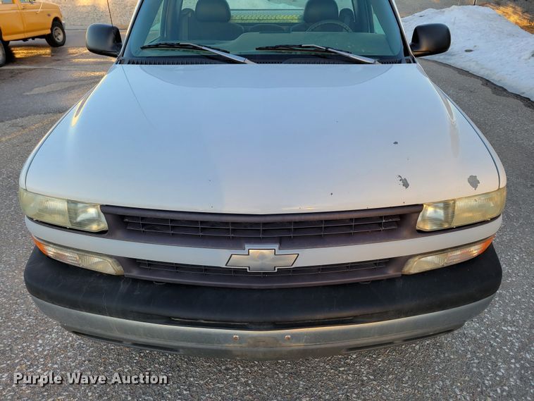 image for item MC9560 1999 Chevrolet Silverado 1500  pickup truck