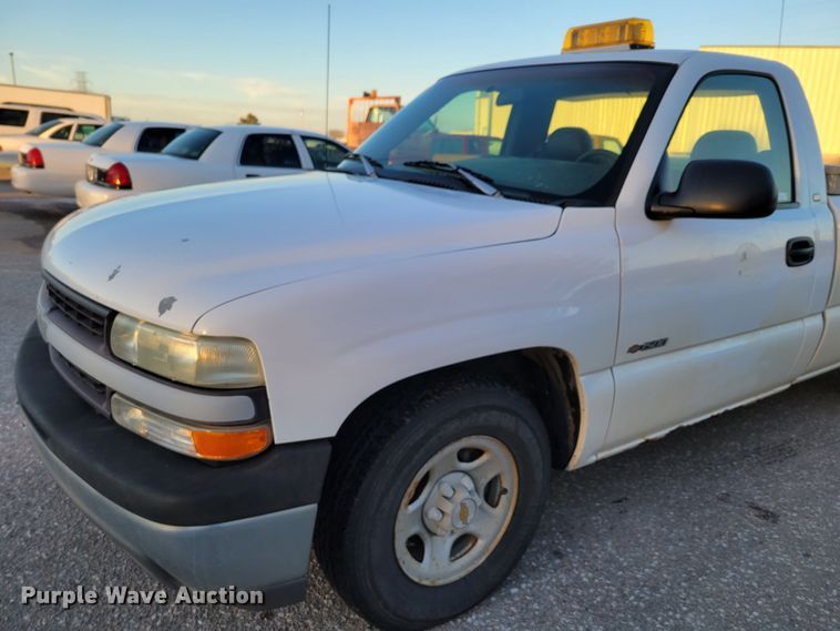 image for item MC9560 1999 Chevrolet Silverado 1500  pickup truck