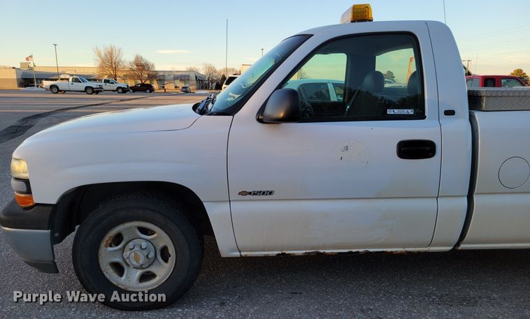 image for item MC9560 1999 Chevrolet Silverado 1500  pickup truck