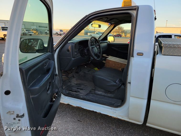 image for item MC9560 1999 Chevrolet Silverado 1500  pickup truck