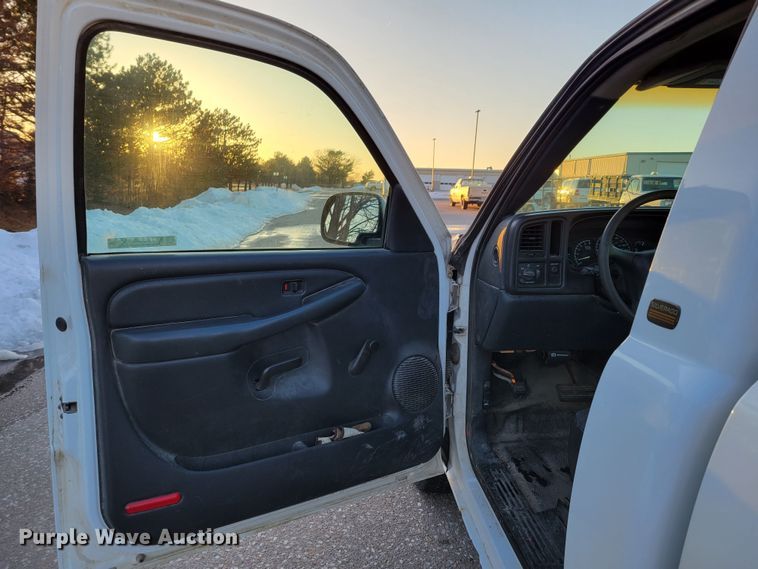 image for item MC9560 1999 Chevrolet Silverado 1500  pickup truck