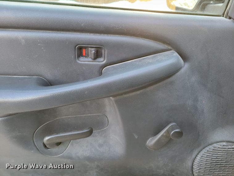 image for item MC9560 1999 Chevrolet Silverado 1500  pickup truck