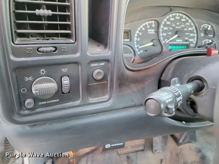 image for item MC9560 1999 Chevrolet Silverado 1500  pickup truck