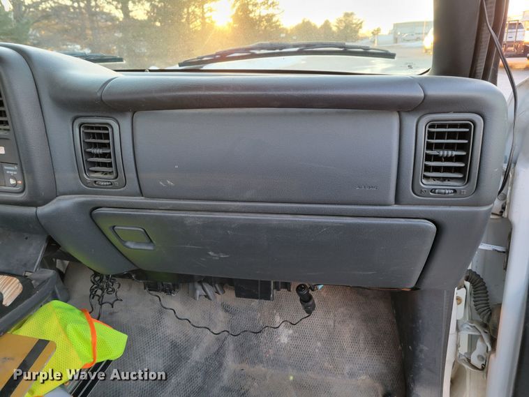 image for item MC9560 1999 Chevrolet Silverado 1500  pickup truck