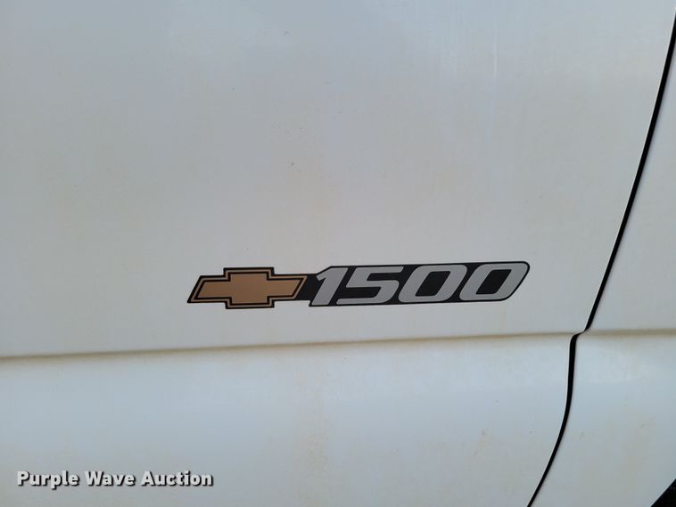 image for item MC9560 1999 Chevrolet Silverado 1500  pickup truck