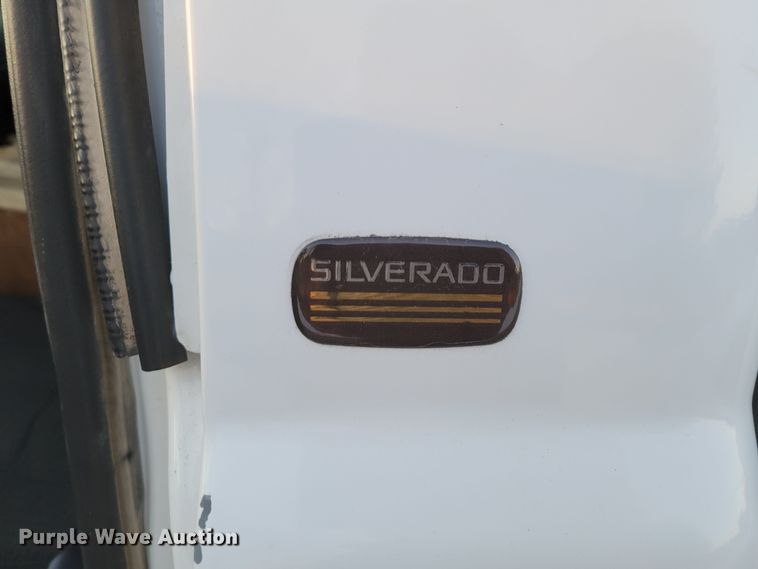 image for item MC9560 1999 Chevrolet Silverado 1500  pickup truck