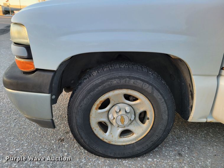image for item MC9560 1999 Chevrolet Silverado 1500  pickup truck