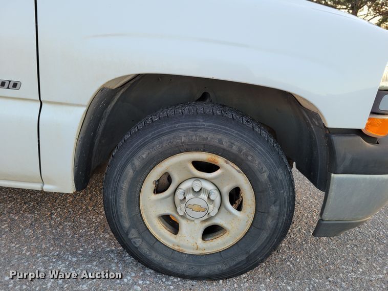 image for item MC9560 1999 Chevrolet Silverado 1500  pickup truck