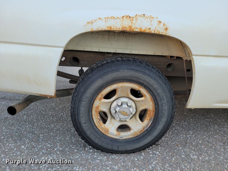 image for item MC9560 1999 Chevrolet Silverado 1500  pickup truck