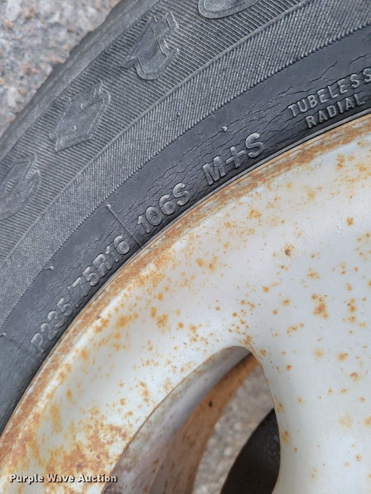 image for item MC9560 1999 Chevrolet Silverado 1500  pickup truck