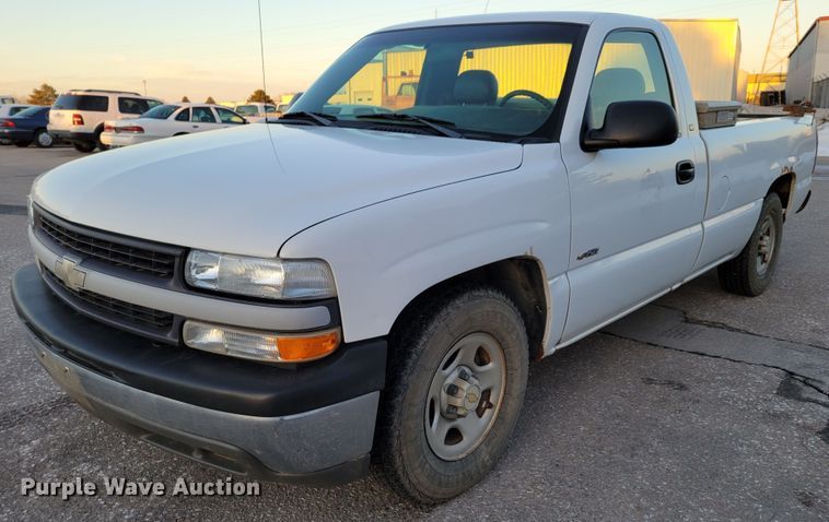 image for item MC9566 2002 Chevrolet Silverado 1500  pickup truck