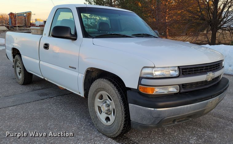 image for item MC9566 2002 Chevrolet Silverado 1500  pickup truck