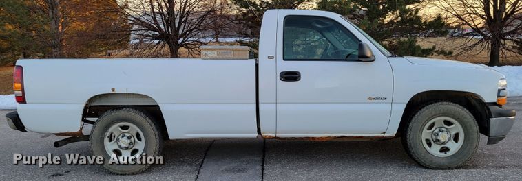 image for item MC9566 2002 Chevrolet Silverado 1500  pickup truck