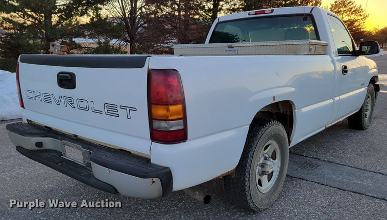 image for item MC9566 2002 Chevrolet Silverado 1500  pickup truck