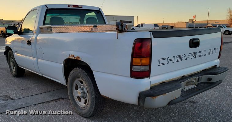 image for item MC9566 2002 Chevrolet Silverado 1500  pickup truck