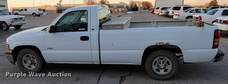 image for item MC9566 2002 Chevrolet Silverado 1500  pickup truck