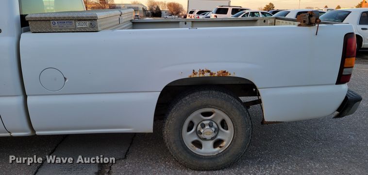 image for item MC9566 2002 Chevrolet Silverado 1500  pickup truck