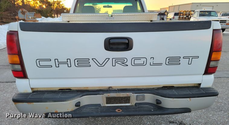 image for item MC9566 2002 Chevrolet Silverado 1500  pickup truck