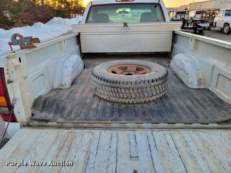 image for item MC9566 2002 Chevrolet Silverado 1500  pickup truck