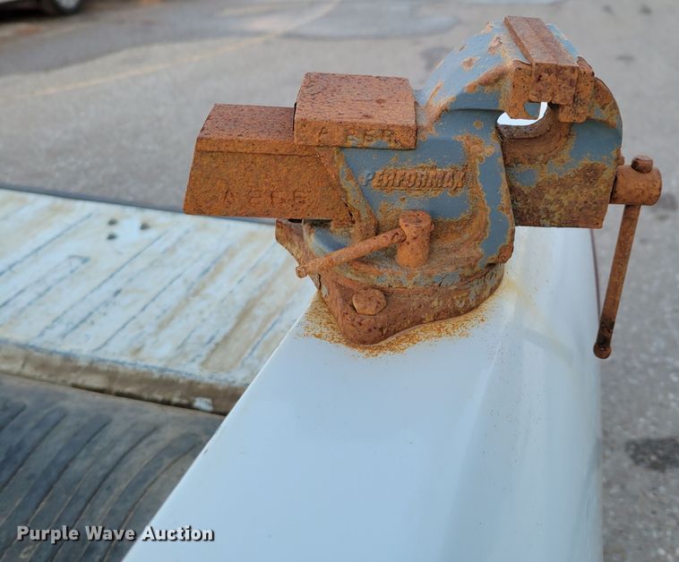 image for item MC9566 2002 Chevrolet Silverado 1500  pickup truck