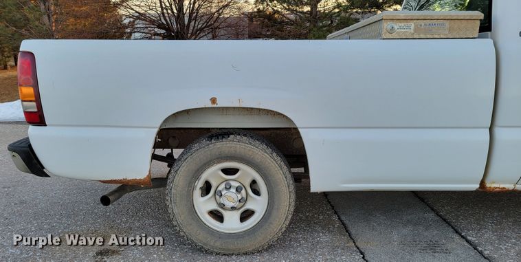 image for item MC9566 2002 Chevrolet Silverado 1500  pickup truck