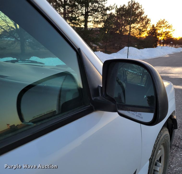 image for item MC9566 2002 Chevrolet Silverado 1500  pickup truck