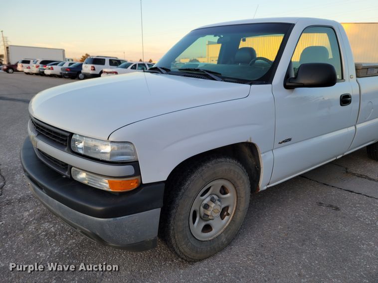 image for item MC9566 2002 Chevrolet Silverado 1500  pickup truck