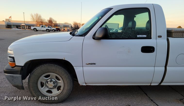 image for item MC9566 2002 Chevrolet Silverado 1500  pickup truck