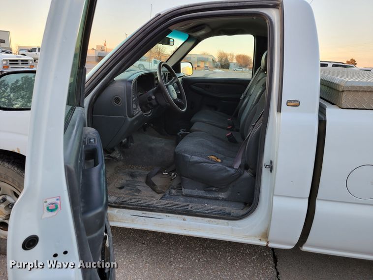 image for item MC9566 2002 Chevrolet Silverado 1500  pickup truck